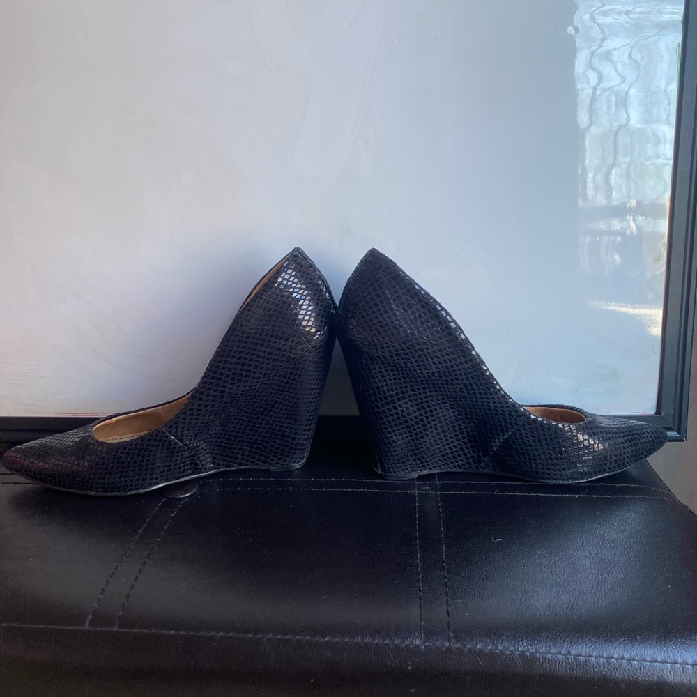 Black wedge heels